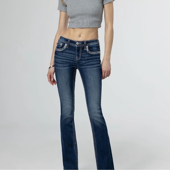 Never worn Miss Me Flattering Jeans Size 29 - Picture 1 of 3